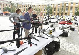 Drones que se utilizarán para la fumigación contra el mosquito tigre en zonas de difícil acceso de Murcia.