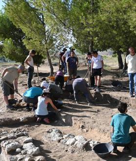 Secondary image 2 - The campaign in Villaricos closes with the discovery of a piece with relief