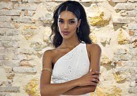 La murciana Athenea Pérez Nsué, Miss Universo España 2023, en el Cuartel de Artillería de Murcia.