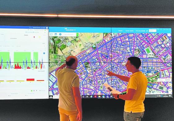 Gracias a la digitalización, miles de datos recogidos a través de sensores se convierten en conocimiento para la gestión eficiente del agua en los municipios.
