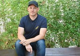 El publicista Antonio Giménez-Palazón, en Murcia durante la entrevista con LA VERDAD, en el paseo Alfonso X el Sabio.