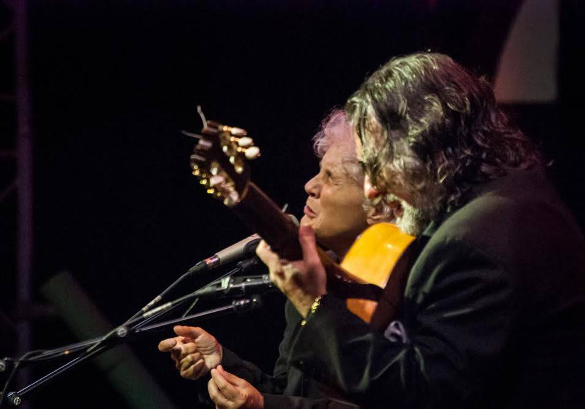 La cantaora Mayte Martín y el guitarrista José Gálvez, en su recital.