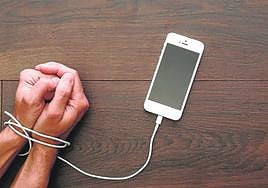 La encuesta 'Edades 2022' ha detectado un uso compulsivo de internet en personas de 15 a 65 años en el 3,5% de la población.