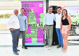 Presentación del festival FAN FUTURA, ayer, en San Javier, con Ortuño y Luengo a la derecha, pegados al cartel.