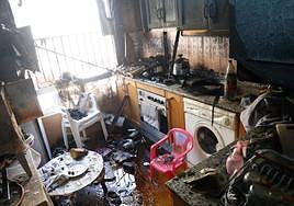 Incendia su casa con su mujer e hijos dentro en Lorca