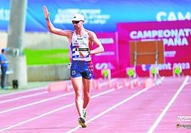 Álvaro Martín entra primero en los 10 km marcha, ayer.
