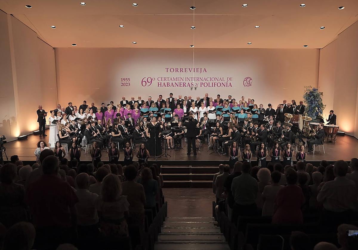 Interpretación de los himnos.