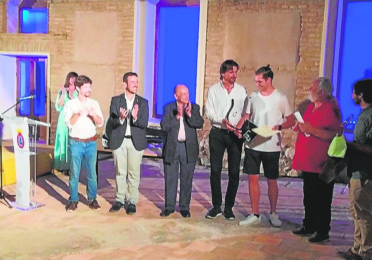 Özberk Sarigül recibe el máximo trofeo en la clausura celebrada en el Claustro del Convento de San Francisco.