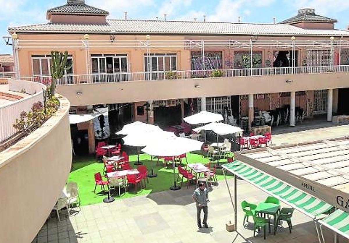 Imagen de archivo de las terrazas del centro comercial de Cabo de Palos.