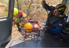 Rescate de la mujer herida en un paraje de Abanilla.