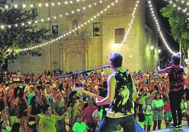 La plaza Ramón y Cajal, repleta, durante las fiestas patronales del pasado año.