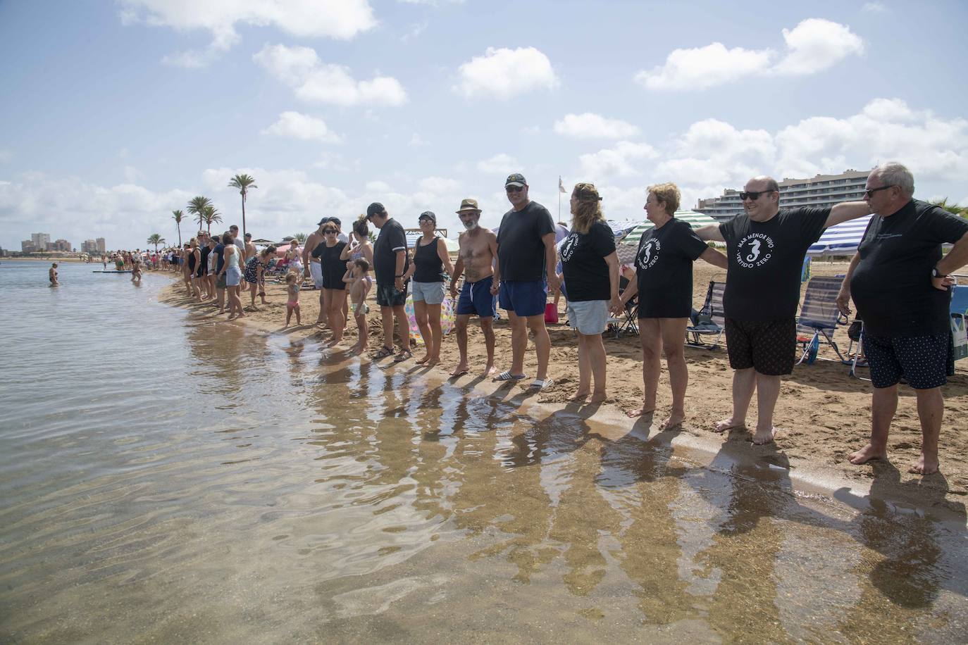 El tercer abrazo al Mar Menor, en imágenes