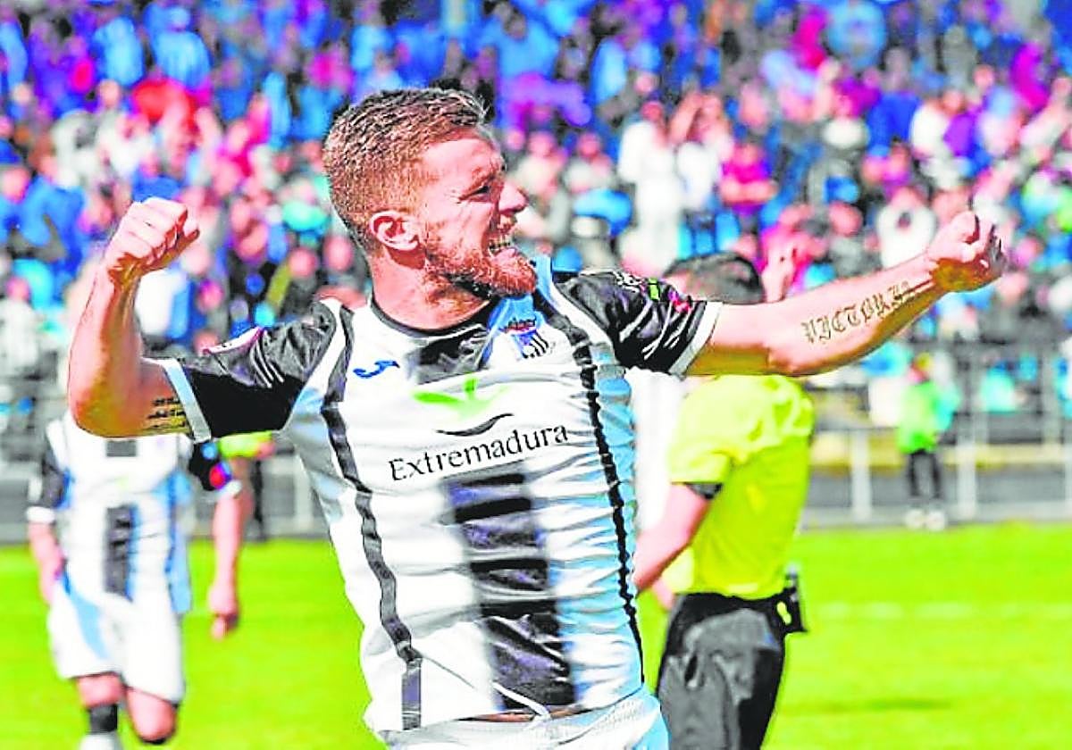 Francis Ferrón, con el Badajoz en el Nuevo Vivero.