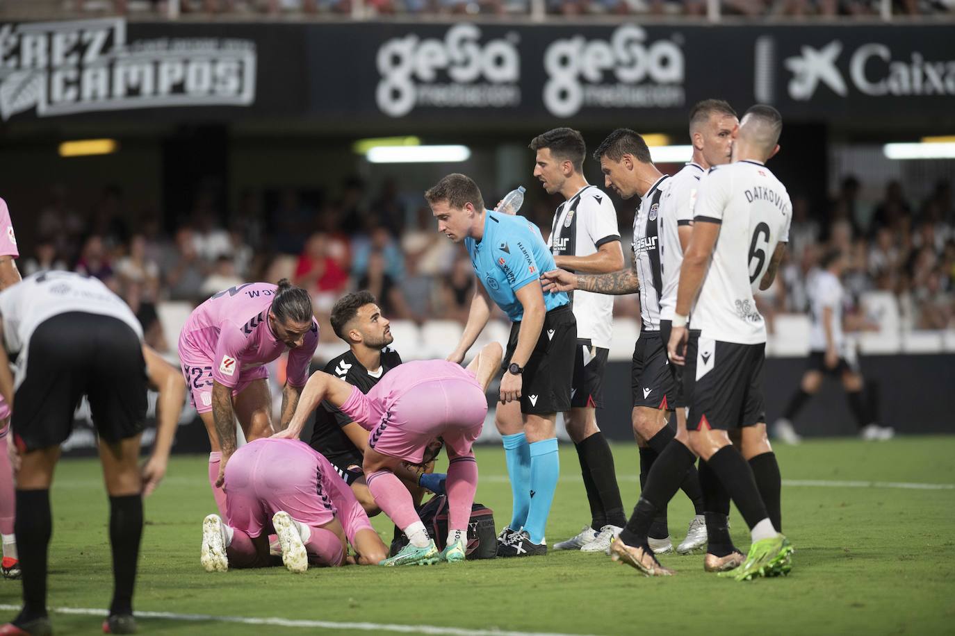 La derrota del Cartagena frente al Eldense, en imágenes