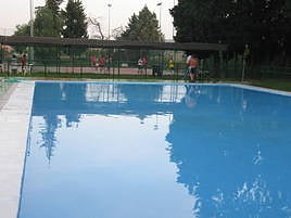 Una de las piscinas municipales de Mula, en imagen de archivo.