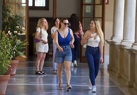 Estudiantes en el Campus de la Merced de la UMU, en una foto de archivo.