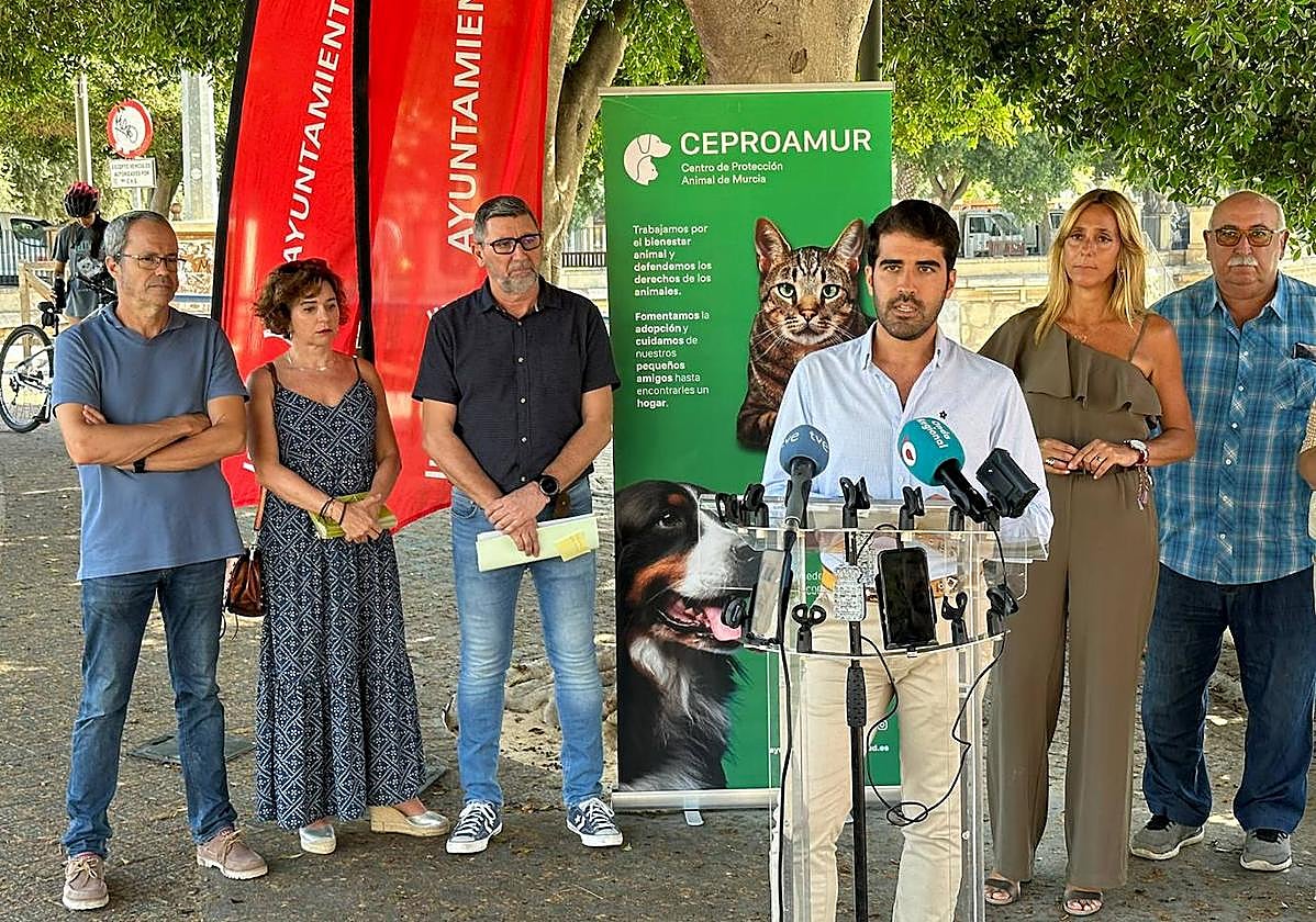 El concejal de Cultura del Ayuntamiento de Murcia, Diego Avilés, durante la presentación, este jueves, de la feria.