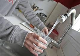 Con unos pequeños cambios podemos ahorrar tanto en la factura hídrica como en consumo de agua en casa.