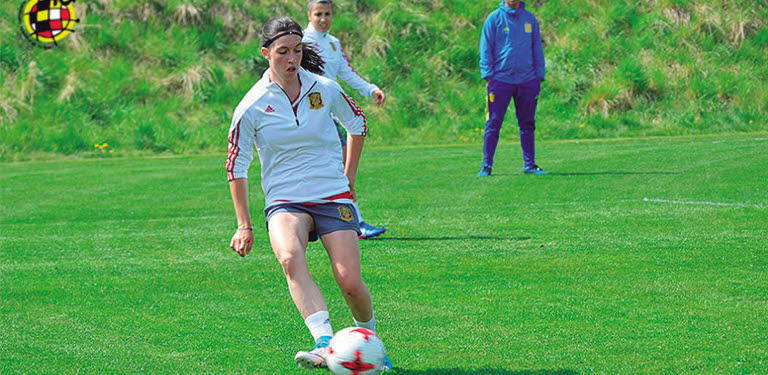 Eva Navarro, en un entrenamiento con la selección española sub-17.