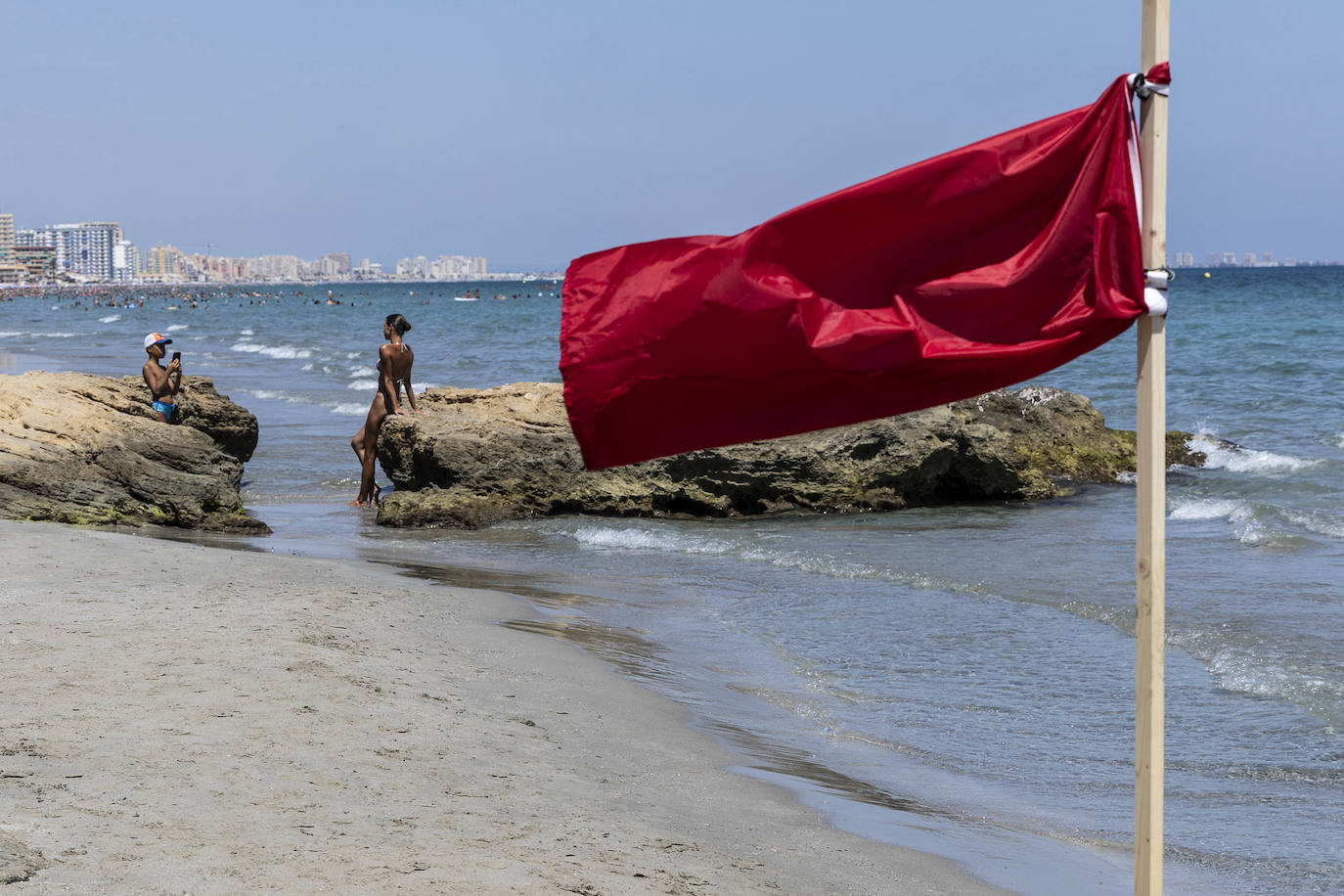 Cierran la playa de Calnegre por un vertido de aguas residuales
