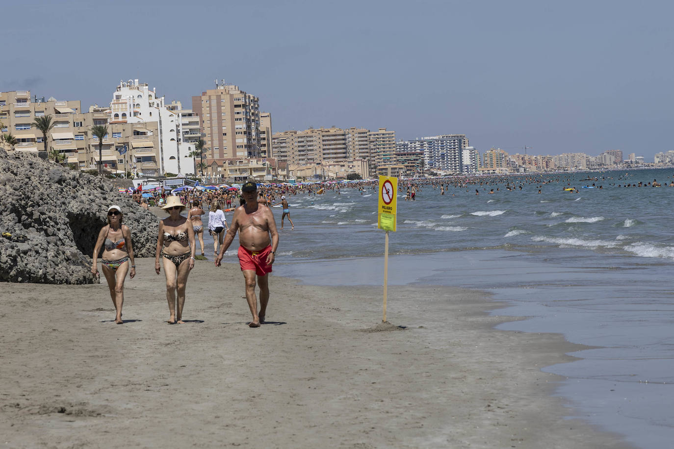 Cierran la playa de Calnegre por un vertido de aguas residuales