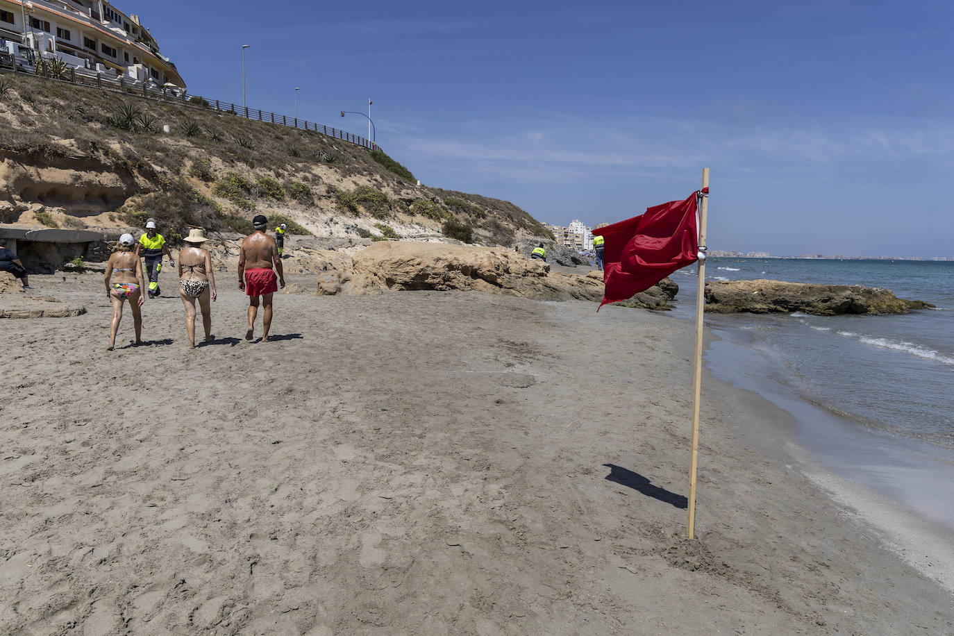 Cierran la playa de Calnegre por un vertido de aguas residuales