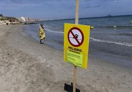 Cierran la playa de Calnegre por un vertido de aguas residuales