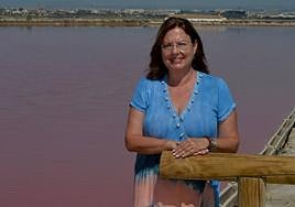 Visitación Martínez, fotografiada en uno de sus lugares favoritos, el Parque Regional de las Salinas de San Pedro del Pinatar.