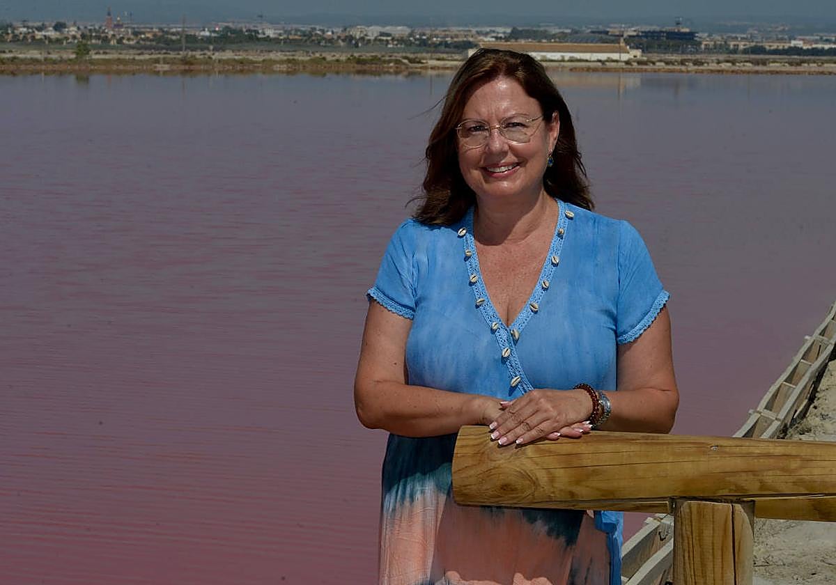 Visitación Martínez, fotografiada en uno de sus lugares favoritos, el Parque Regional de las Salinas de San Pedro del Pinatar.