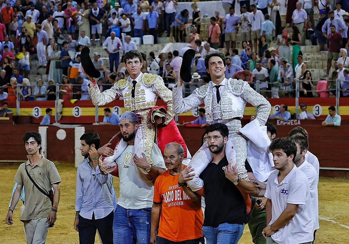 Jorge Martínez y Roca Rey, a hombros en Almería.