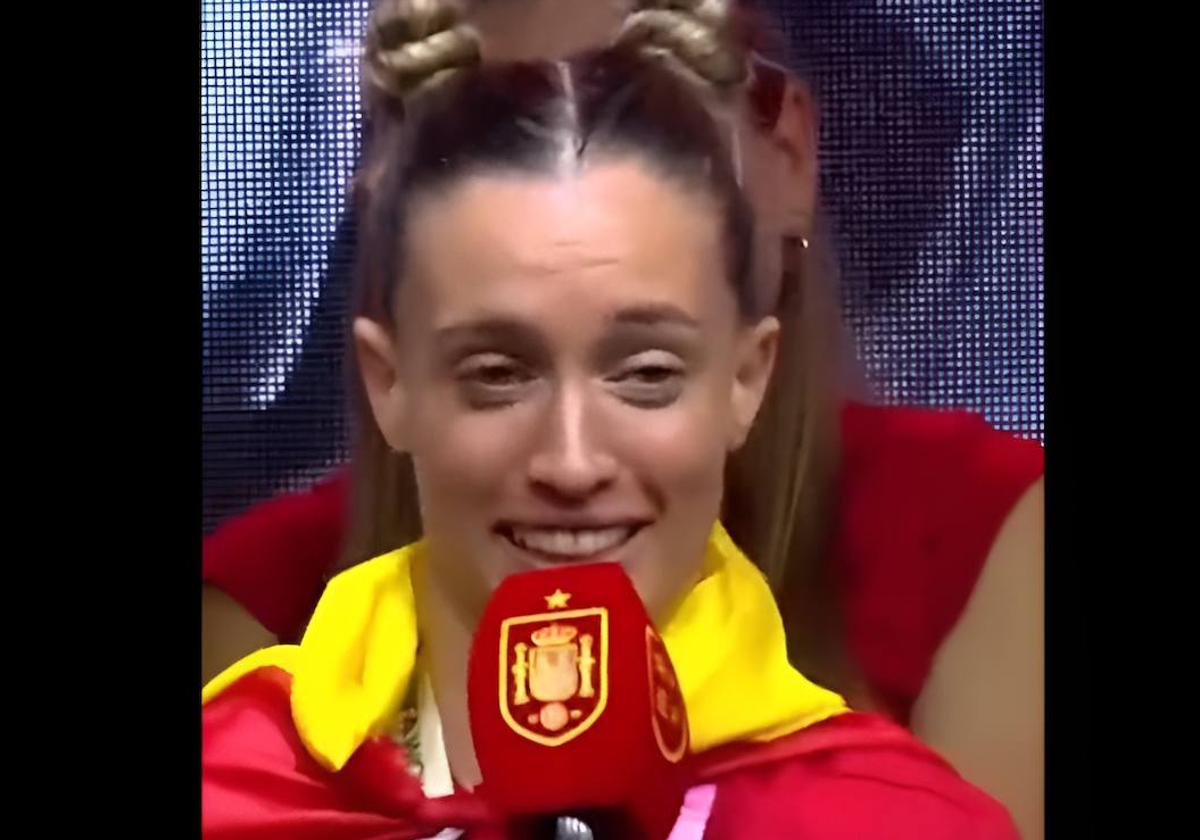Eva Navarro durante la celebración de la selección femenina tras ganar el Mundial.