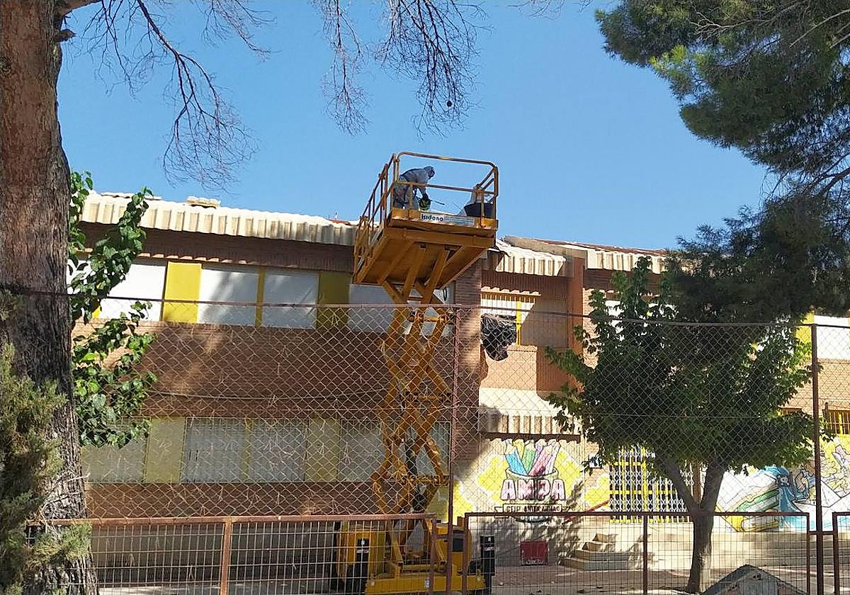 Trabajos en el colegio Anita Arnao de Mula.