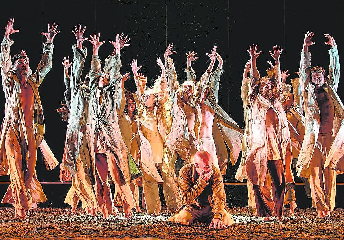 Un momento de la representación de 'Carmina Burana' en el 53 Festival Internacional de Teatro, Música y Danza de San Javier.