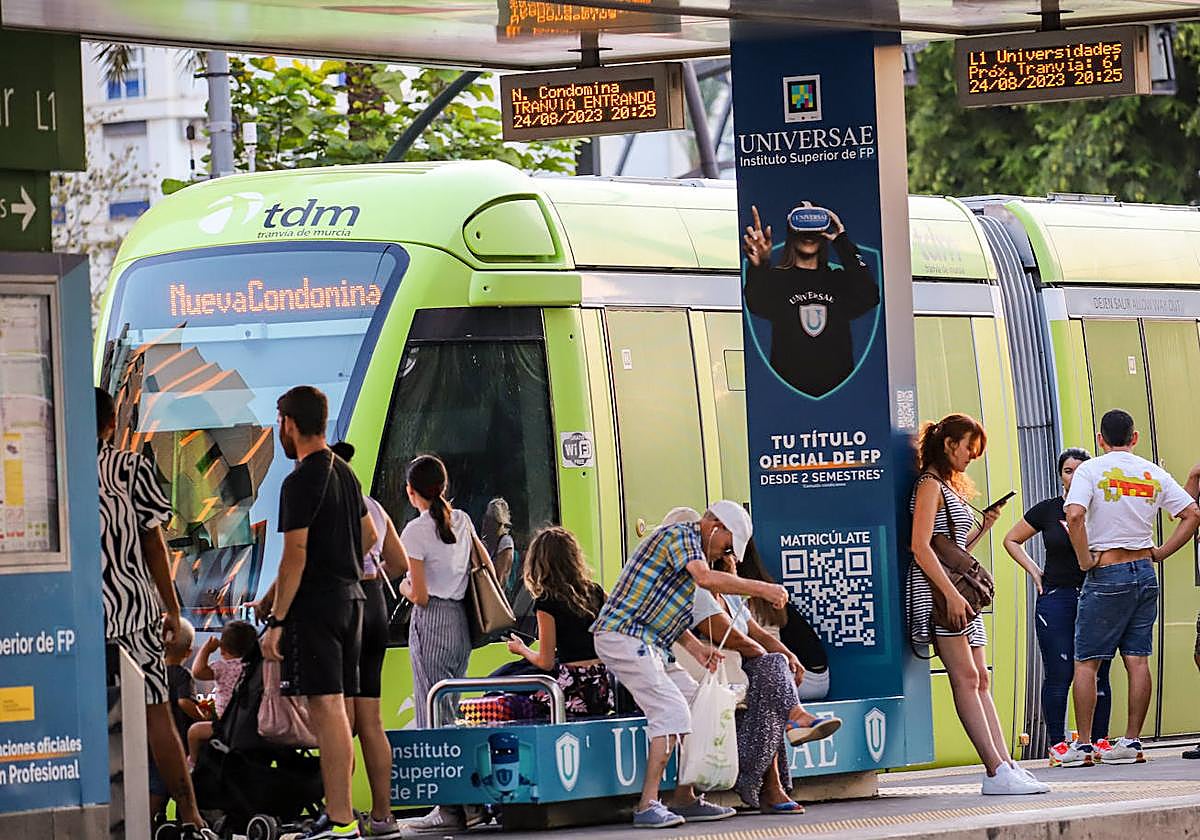 El tranvía y los autobuses han aumentado el número de usuarios este año.