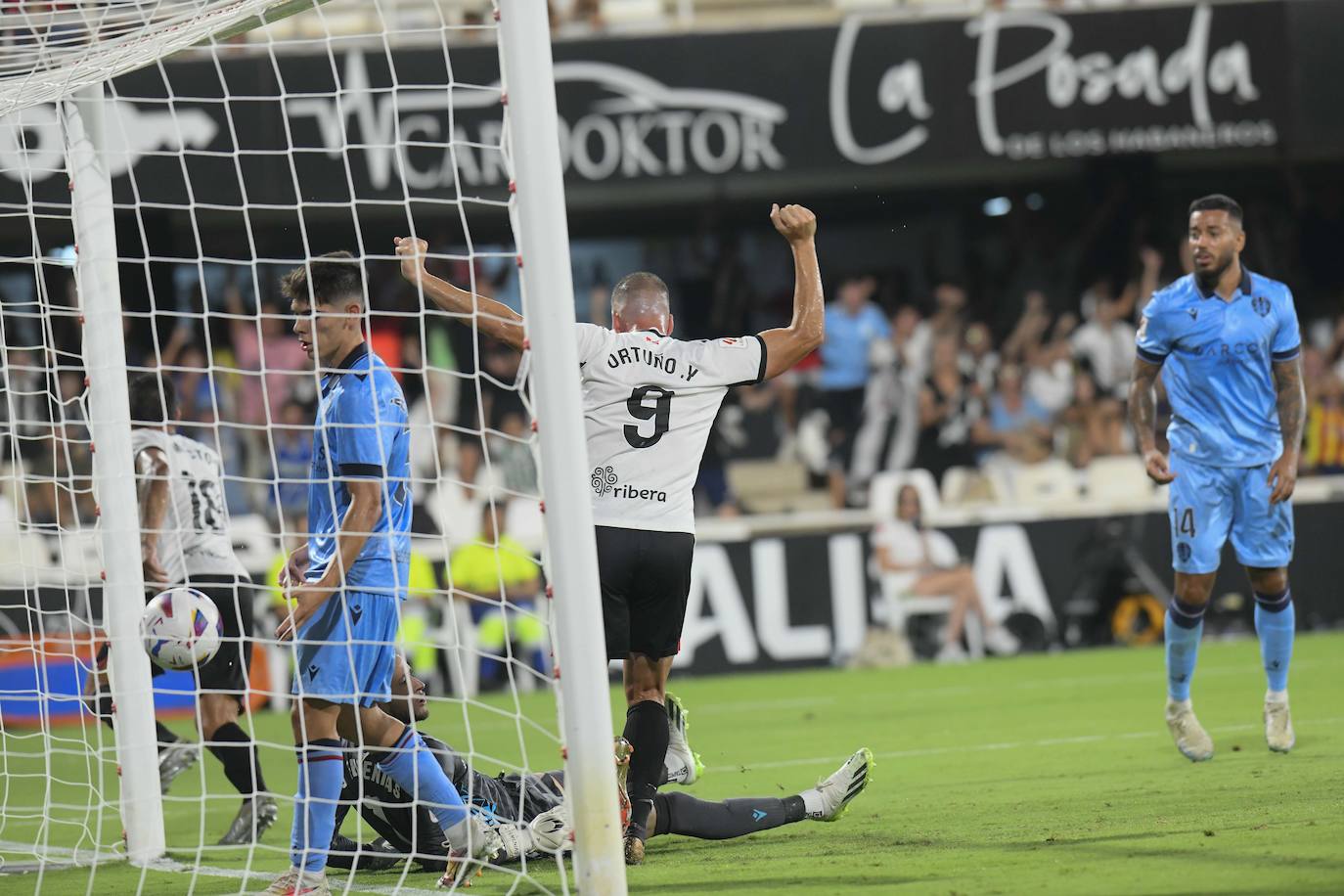 La derrota del Cartagena frente al Levante, en imágenes