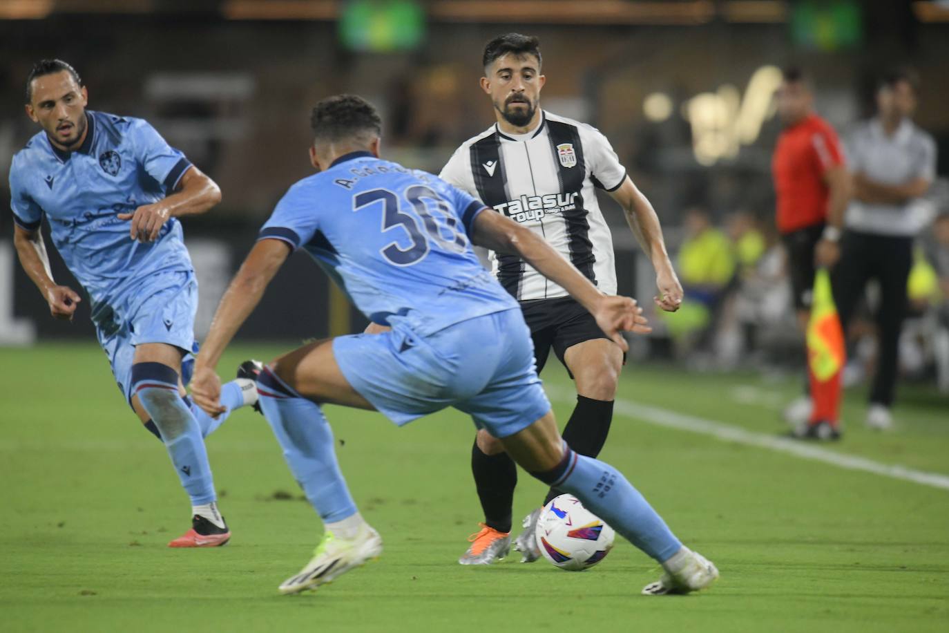 La derrota del Cartagena frente al Levante, en imágenes