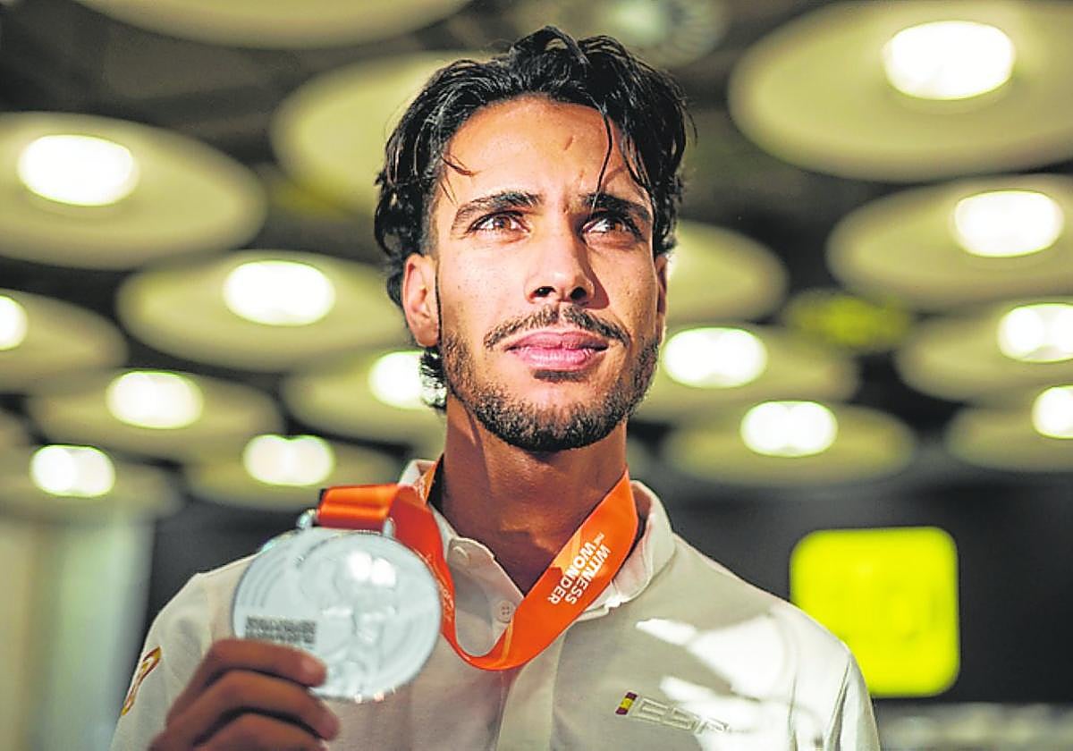 Mo Katir, ayer en su llegada al aeropuerto de Barajas.