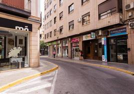 Zona comercial en la calle San Pascual de Orihuela.