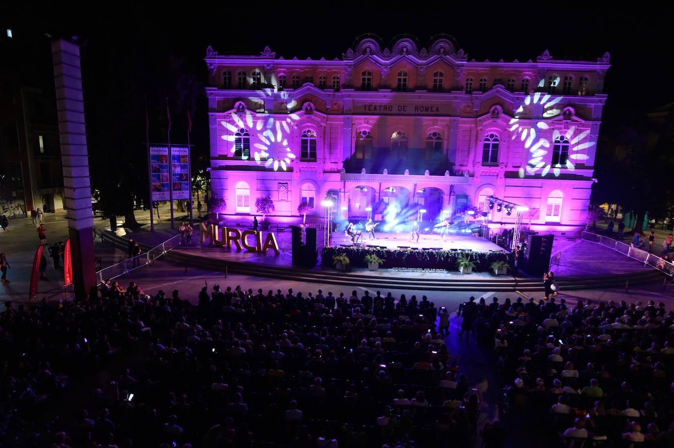 Las imágenes de la actuación del pregonero de la Feria de Murcia, Diego Cantero
