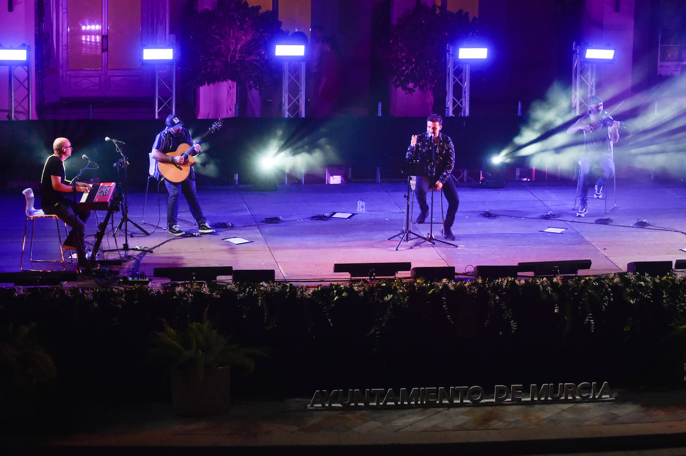 Las imágenes de la actuación del pregonero de la Feria de Murcia, Diego Cantero