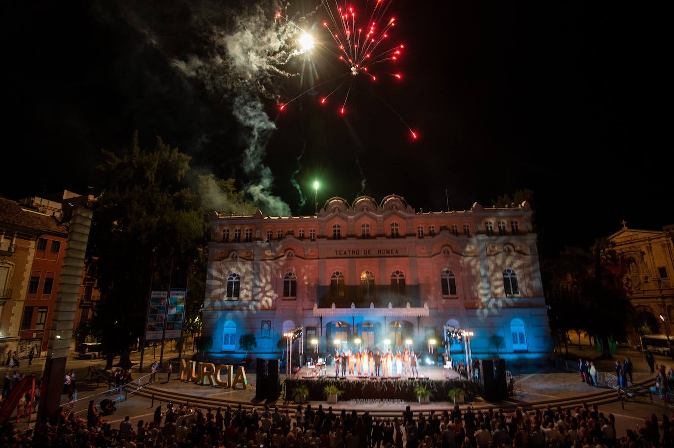 Las imágenes de la actuación del pregonero de la Feria de Murcia, Diego Cantero