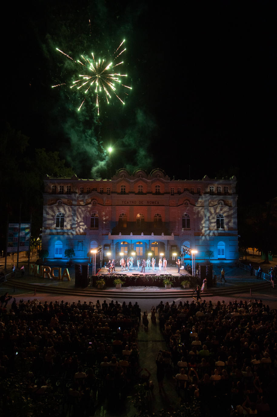 Las imágenes de la actuación del pregonero de la Feria de Murcia, Diego Cantero