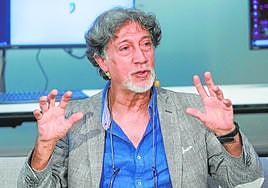 El fisico y meteorólogo jubilado Luis Balairón, durante una conferencia impartida en Valencia recientemente.