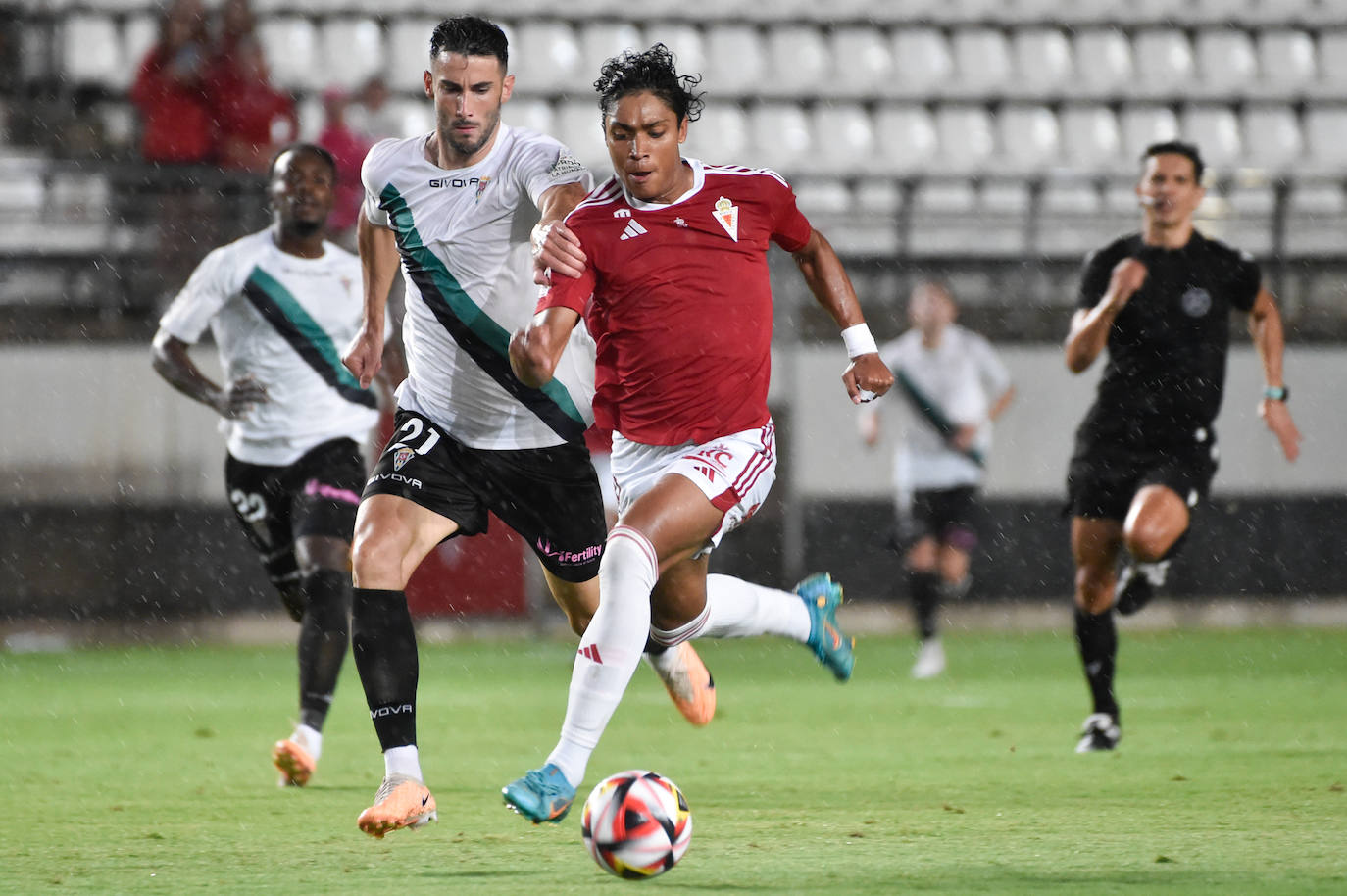 La derrota del Real Murcia frente al Córdoba, en imágenes