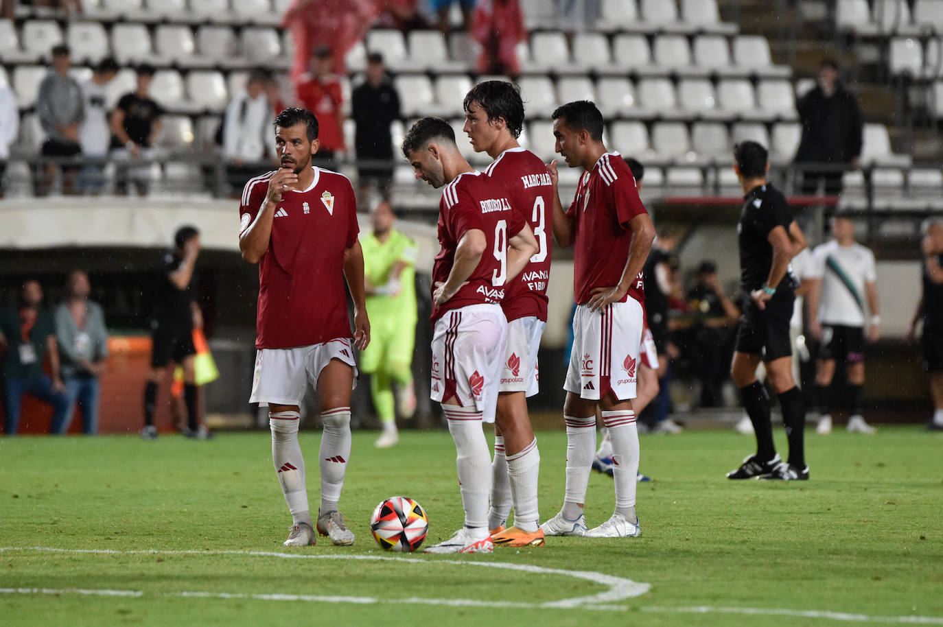 La derrota del Real Murcia frente al Córdoba, en imágenes