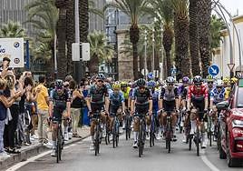 La salida de la novena etapa de la Vuelta en Cartagena, en imágenes
