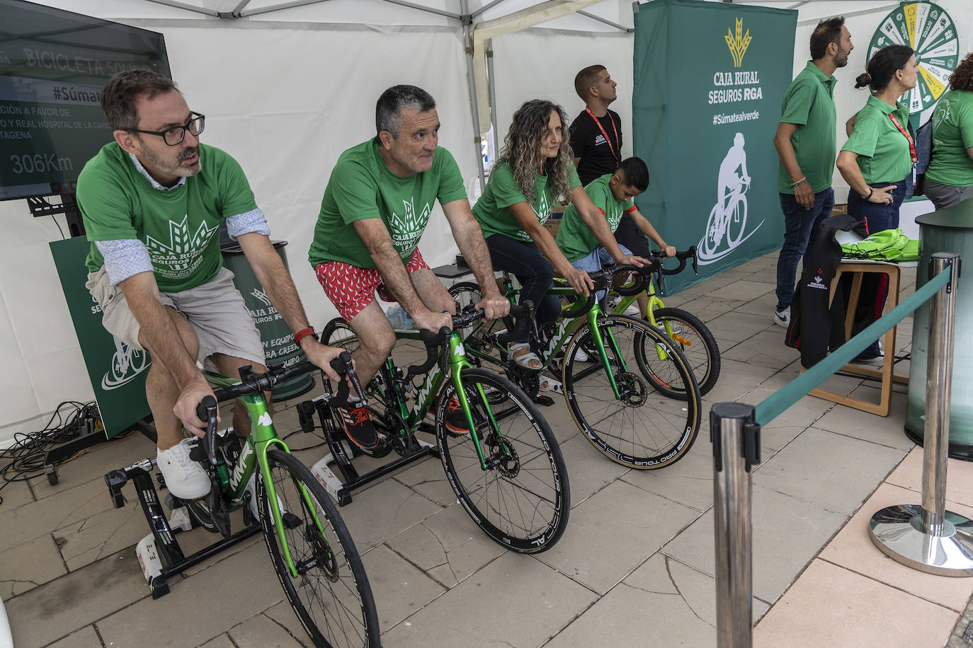 La salida de la novena etapa de la Vuelta en Cartagena, en imágenes