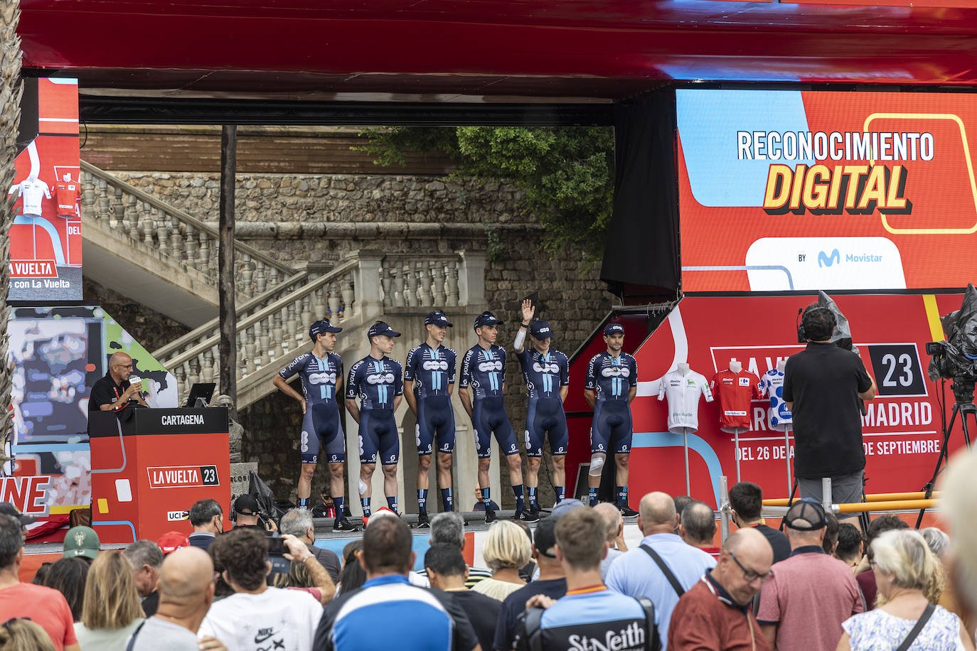 La salida de la novena etapa de la Vuelta en Cartagena, en imágenes