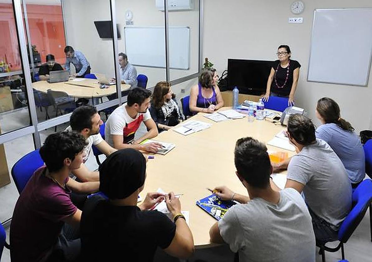 Imagen de archivo de una clase en una academia.