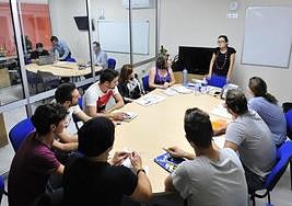 Imagen de archivo de una clase en una academia.